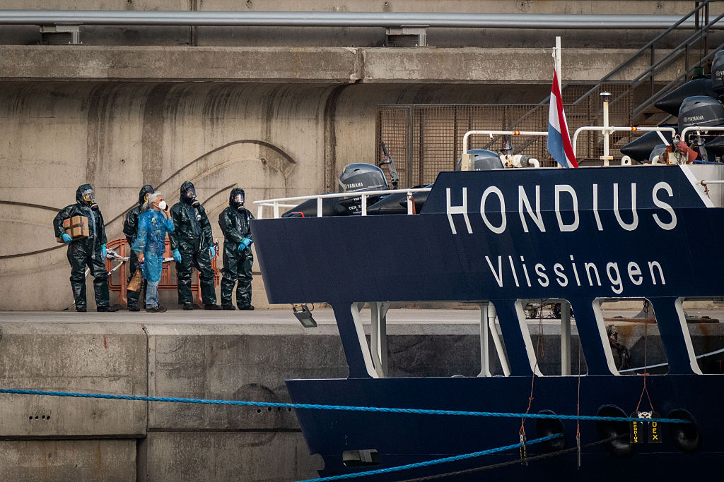 Passengers disembark from MV Hondius at Granadilla Port in Spain