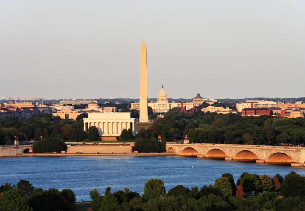 Washington enfrenta noches frescas y lluvias dispersas