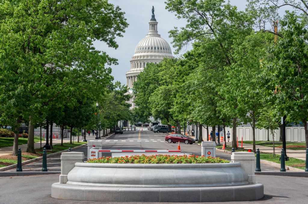 us capitol building in spring washington dc