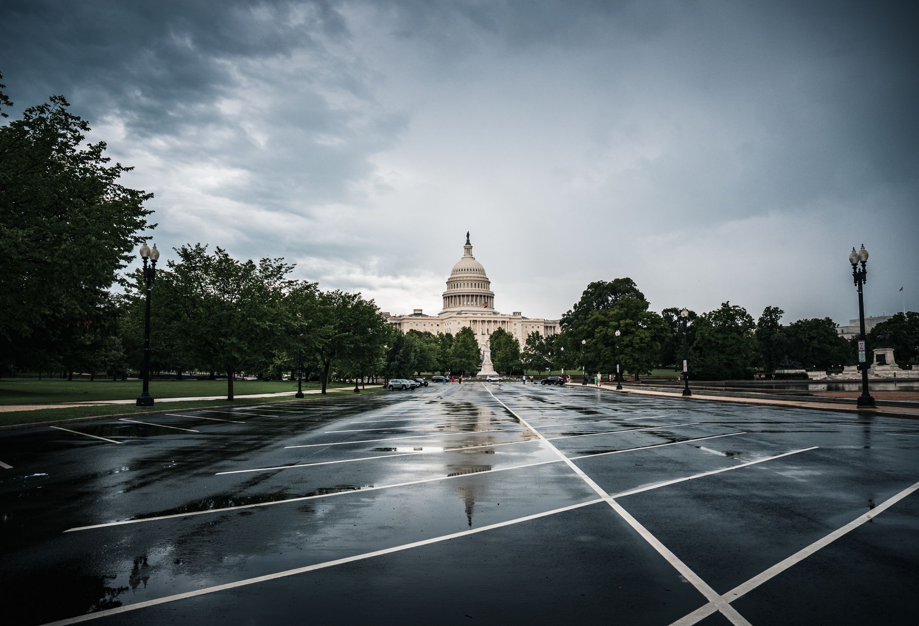 rainy day at the united states capitol