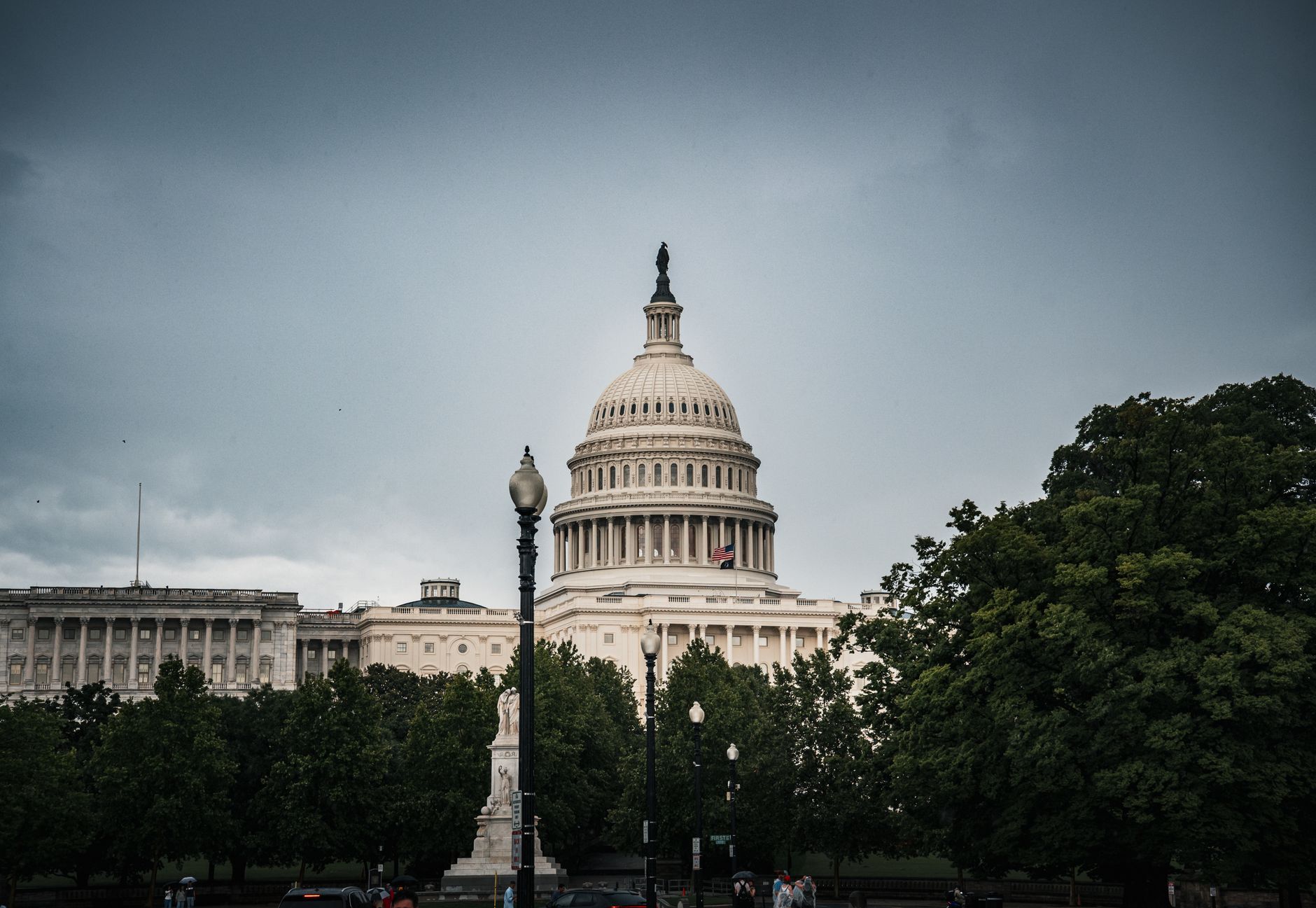 stunning view of us capitol building in washington dc